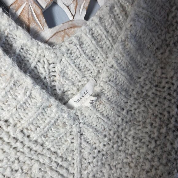 Maurices super soft oatmeal v-neck sweater size medium - Picture 4 of 5